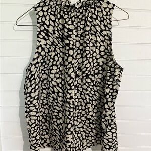 Who What Wear Black and White Sleeveless Blouse with Mandarin Collar